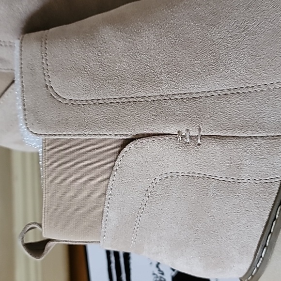 Dolce Vita Lug Sole Chelsea Boot, New In Box, Size 9.5 Color: Camel - Picture 5 of 15